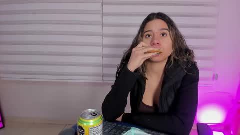 Snapshot of rachell_criss chatting on 16, 11, 2025 Rachell online show from 16, 11, 2025