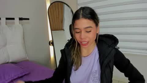 Snapshot of rachell_criss chatting on 4, 12, 2025 Rachell online show from 4, 12, 2025