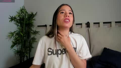 Snapshot of rachell_criss chatting on 28, 4, 2026 Rachell online show from 28, 4, 2026
