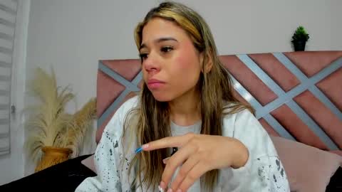 Snapshot of rachell_criss chatting on 6, 6, 2026 Rachell online show from 6, 6, 2026