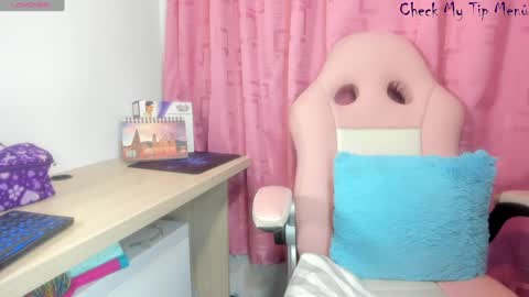 Snapshot of rachellward chatting on 18, 12, 2024 REY online show from 18, 12, 2024