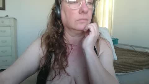 Snapshot of rachelplays chatting on 5, 2, 2026 rachelplays online show from 5, 2, 2026