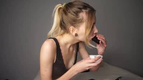 Snapshot of radioskvirt chatting on 28, 9, 2025 Sara online show from 28, 9, 2025