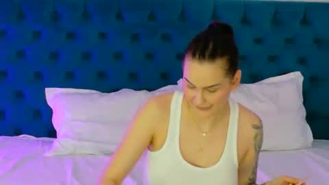 sweet peach online show from 10, 4, 2026