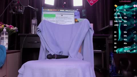 Snapshot of raissa_sky26 chatting on 30, 12, 2024 Laura online show from 30, 12, 2024