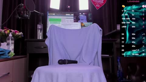 Snapshot of raissa_sky26 chatting on 2, 1, 2025 Laura online show from 2, 1, 2025