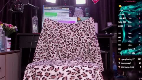 Snapshot of raissa_sky26 chatting on 19, 1, 2025 Laura online show from 19, 1, 2025