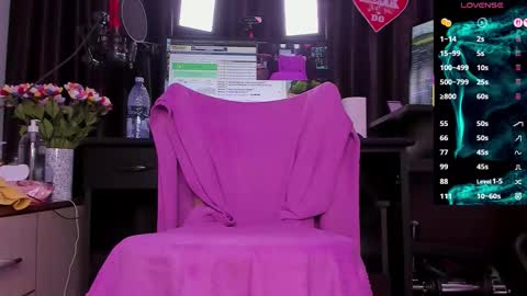 Snapshot of raissa_sky26 chatting on 1, 10, 2025 Laura online show from 1, 10, 2025