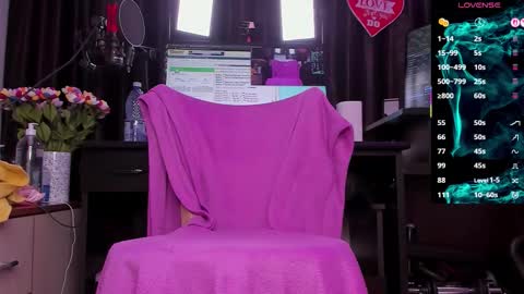 Snapshot of raissa_sky26 chatting on 2, 10, 2025 Laura online show from 2, 10, 2025