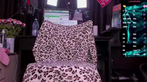 Snapshot of raissa_sky26 chatting on 20, 10, 2025 Laura online show from 20, 10, 2025