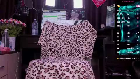 Snapshot of raissa_sky26 chatting on 27, 10, 2025 Laura online show from 27, 10, 2025