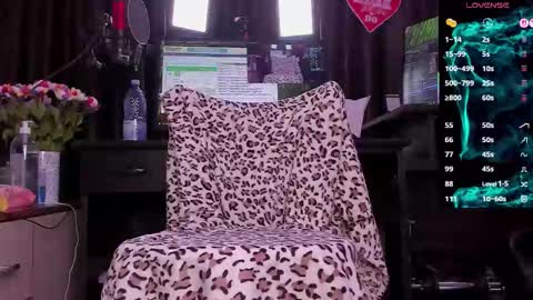 Snapshot of raissa_sky26 chatting on 3, 11, 2025 Laura online show from 3, 11, 2025