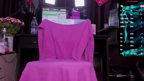 Snapshot of raissa_sky26 chatting on 24, 11, 2025 Laura online show from 24, 11, 2025