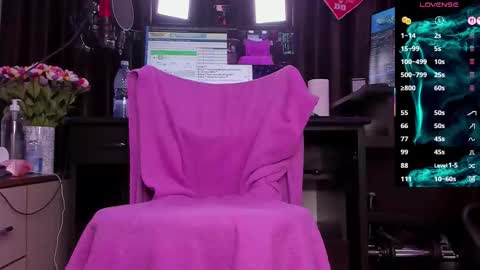 Snapshot of raissa_sky26 chatting on 25, 11, 2025 Laura online show from 25, 11, 2025
