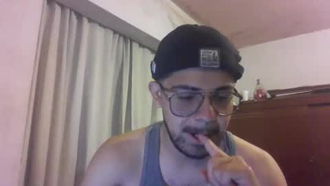 Snapshot of ralphillips25 chatting on 19, 12, 2025 ralphillips25 online show from 19, 12, 2025