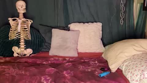    RAMONA Q   online show from 9, 12, 2024