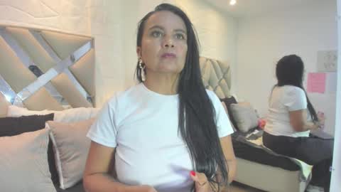 Raquel Moore  online show from 15, 1, 2026