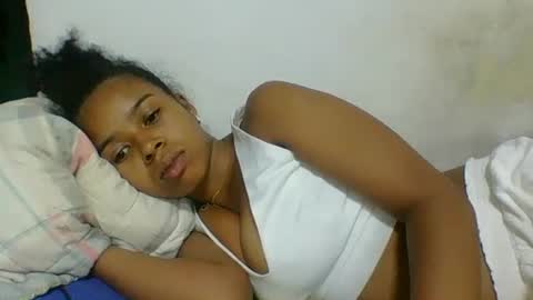 Snapshot of rasoelysca chatting on 13, 12, 2025 rasoelysca online show from 13, 12, 2025