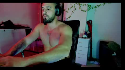 Snapshot of raulmaxel chatting on 28, 4, 2026 RaulMaxel online show from 28, 4, 2026
