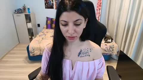 raven_haired_goddess online show from 16, 4, 2026