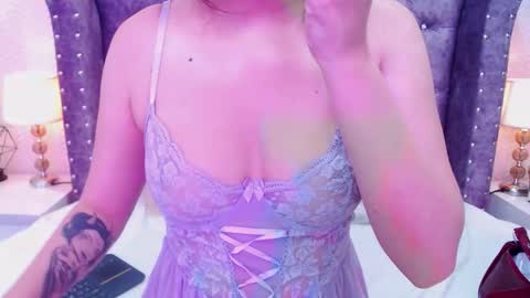 Snapshot of raven_love_ chatting on 8, 10, 2025 raven_love_ online show from 8, 10, 2025