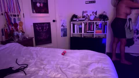 Snapshot of ravenoldschool11 chatting on 25, 11, 2025 Raven online show from 25, 11, 2025