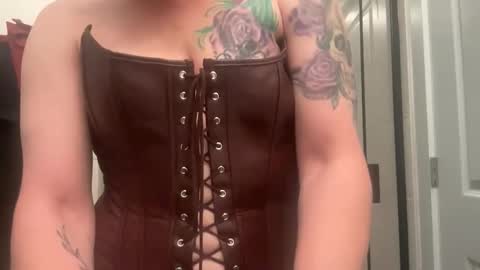 Snapshot of ravenrayyy chatting on 18, 4, 2026 Raven Ray online show from 18, 4, 2026