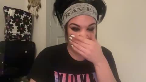 Snapshot of ravenrayyy chatting on 22, 4, 2026 Raven Ray online show from 22, 4, 2026