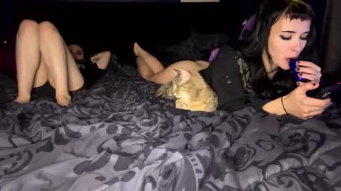 Snapshot of ravyn_nyx chatting on 13, 11, 2025 Ravyn and Nyx online show from 13, 11, 2025