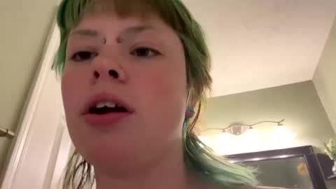 Snapshot of ravyn_xoxo chatting on 12, 1, 2025 Ravynn 3 online show from 12, 1, 2025