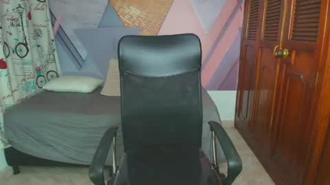 raylin_escobar online show from 16, 5, 2026
