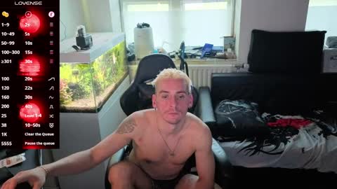 Rayzel White online show from 25, 4, 2026