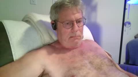 Snapshot of rbycks chatting on 12, 4, 2026 mickey95003 online show from 12, 4, 2026