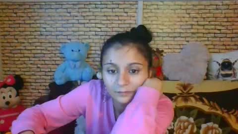 Snapshot of real_coupl3 chatting on 23, 11, 2025 real_coupl3 online show from 23, 11, 2025