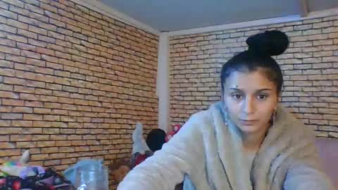 Snapshot of real_coupl3 chatting on 4, 12, 2025 real_coupl3 online show from 4, 12, 2025