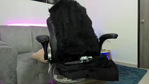 Alina Cruz online show from 18, 2, 2025