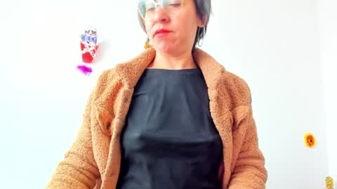 Rebbeca online show from 5, 1, 2025