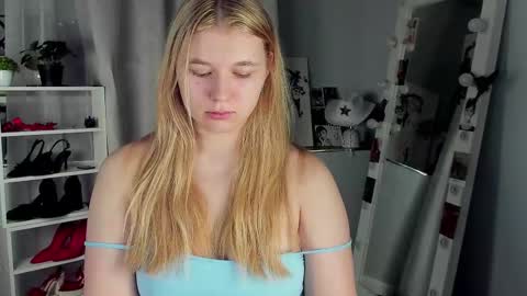 Snapshot of rebecca_____ chatting on 25, 11, 2025 rebecca_____ online show from 25, 11, 2025