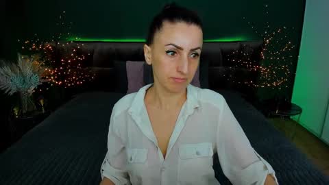 rebecca_diamonds online show from 3, 3, 2025