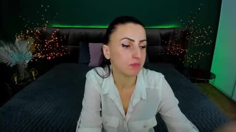 rebecca_diamonds online show from 6, 3, 2025