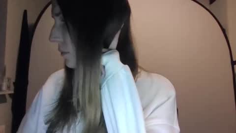 Keely KeKe Kiwi online show from 2, 11, 2025