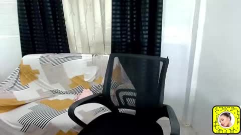 red_kitsune69 online show from 8, 3, 2025