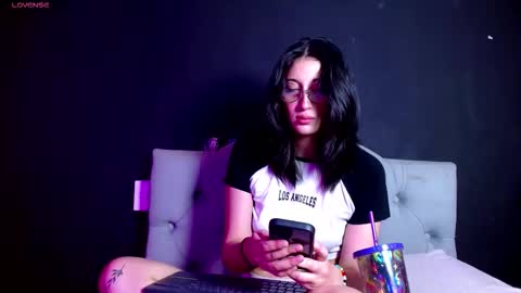 Snapshot of red_moonn chatting on 18, 12, 2025 IG OF red moonn online show from 18, 12, 2025