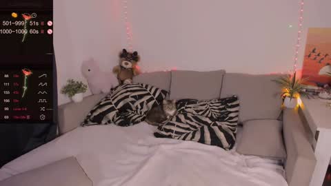 Mia online show from 2, 2, 2025