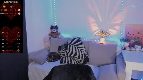 Mia online show from 10, 2, 2025