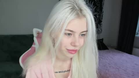 Snapshot of red_qwe chatting on 10, 11, 2025 Erika online show from 10, 11, 2025