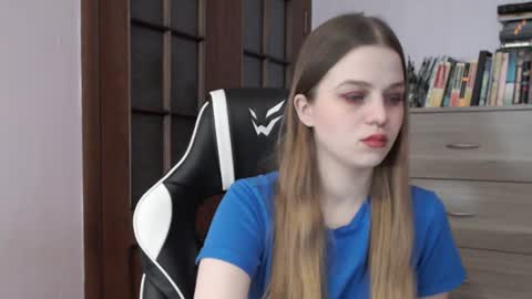 Snapshot of redhead_rabbit chatting on 28, 12, 2024 Lily online show from 28, 12, 2024