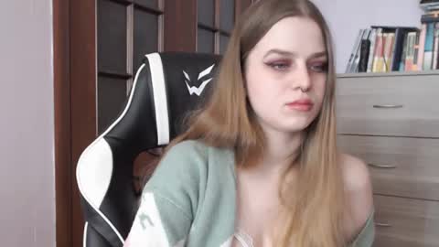 Snapshot of redhead_rabbit chatting on 5, 3, 2025 Lily online show from 5, 3, 2025