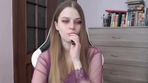 Snapshot of redhead_rabbit chatting on 8, 3, 2025 Lily online show from 8, 3, 2025