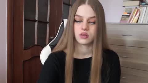 Snapshot of redhead_rabbit chatting on 14, 9, 2025 Lily online show from 14, 9, 2025